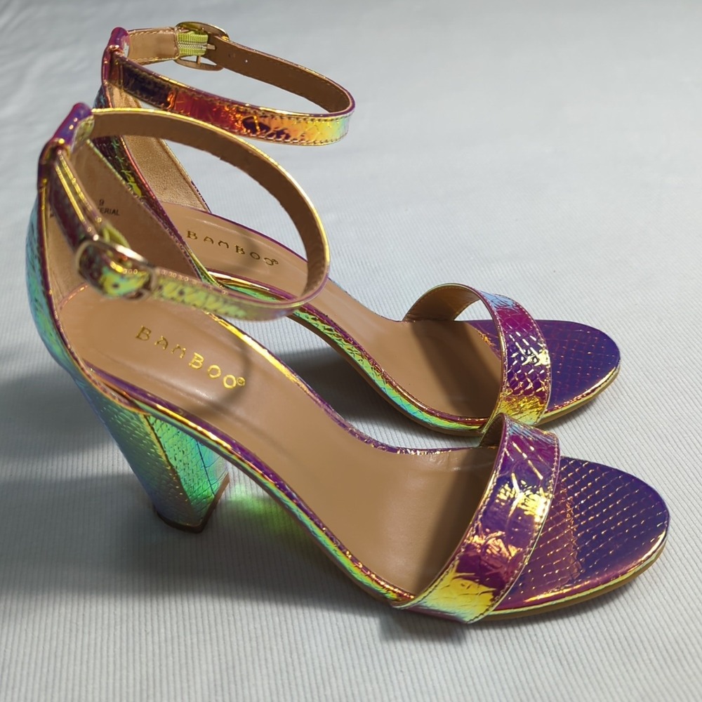 Bamboo Women's Size 9 Iridescent Pink Metallic Snake Imprint 4" Heels‎